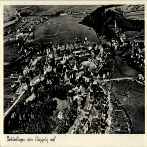 Ak Bruggen Bräunlingen im Schwarzwald Baden, Luftaufnahme von  Dörfer, Häuser, Landschaft