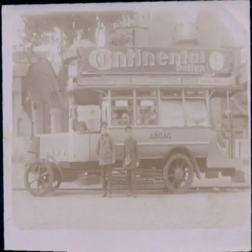 Foto Berlin Treptow, Autobus Schwedenstraße, Rathaus, ABOAG, Reklame Continental Reifen, Schaffner