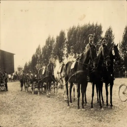 Foto Ak Lutter am Barenberge, Deutsche Soldaten in Uniform auf Pferden, bespanntes Geschütz