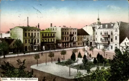 Ak Giżycko Lötzen Lözen Masuren Ostpreußen, Markt mit Kriegerdenkmal