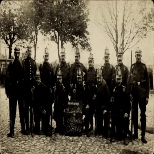 Foto Ak Deutsche Soldaten in Uniform, Jäger L. J. B. Ruppin, 3. Kompagnie, Gruppenbild, Parole Paris