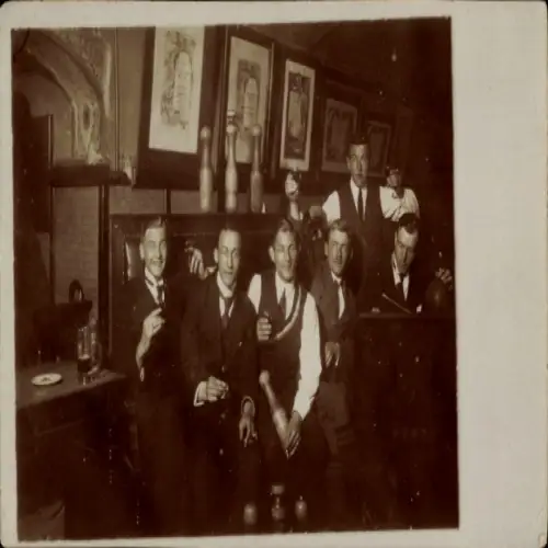 Foto Ak Gruppenbild der Männer, Kegeln