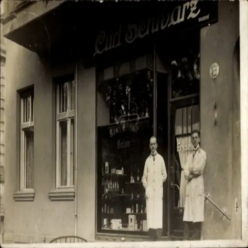 Foto Ak Berlin Prenzlauer Berg, Friseursalon Curt Schwarz, Arkonastraße 2, Schaufenster
