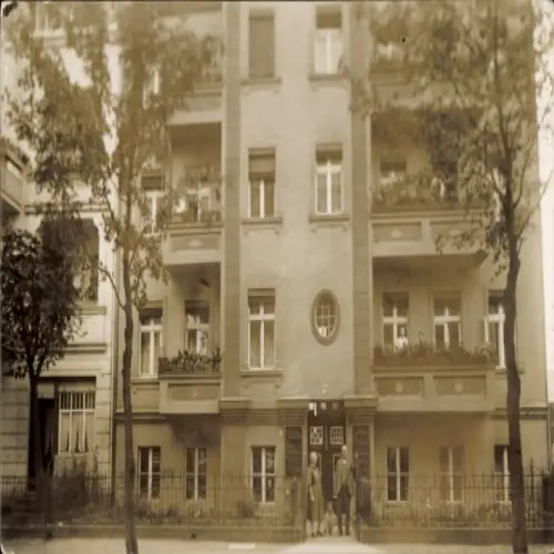 Foto Ak Berlin Pankow Niederschönhausen, Wohnhaus Treskowstraße 44, Anwohner, Sept. 1929