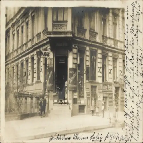 Foto Ak Berlin Kreuzberg, Eckgebäude Nostitzstraße, Delikatessengeschäft Hermann Weihe, Schild Maggi