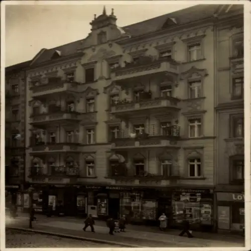Foto Ak Berlin Prenzlauer Berg, Kopenhagener Str. 75, Lederhandlung, Schreibwarengeschäft, Anwohner