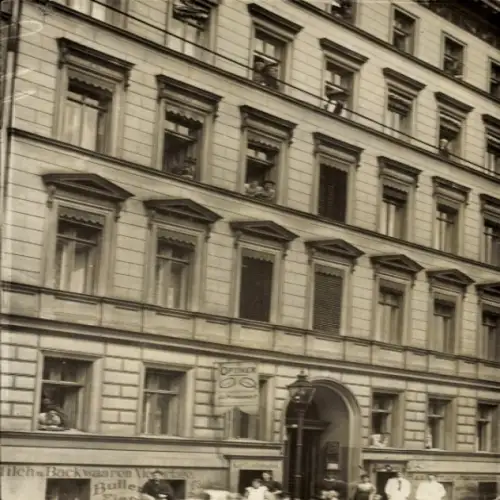 Foto Ak Berlin Kreuzberg, Wohnhaus Prinzenstraße 7, Optiker, Lebensmittelgeschäft, Anwohner