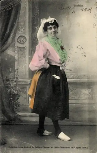 Ak Les Sables d'Olonne Vendée, Frau in Tracht