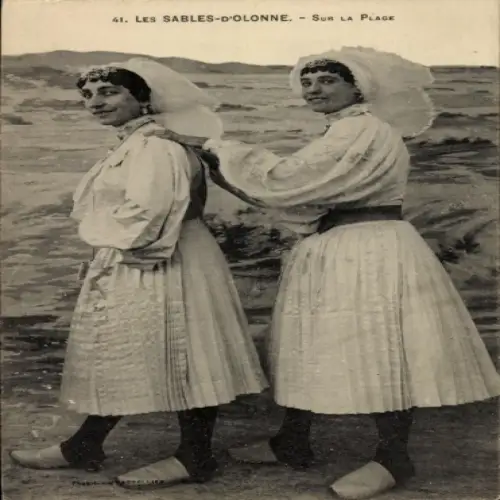 CPA Les Sables-d'Olonne, Sur la Plage, Volkstracht