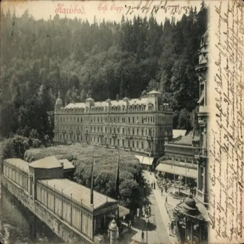 Ak Karlovy Vary Karlsbad Stadt, Blick auf das Cafe Pupp, Straßenpartie