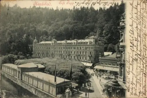Ak Karlovy Vary Karlsbad Stadt, Blick auf das Cafe Pupp, Straßenpartie