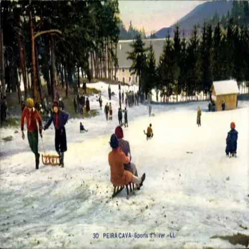 Ak Peira Cava Alpes-Maritimes, Winterlandschaft, schneebedecktes Gebiet, Menschen mit Schlitten, 