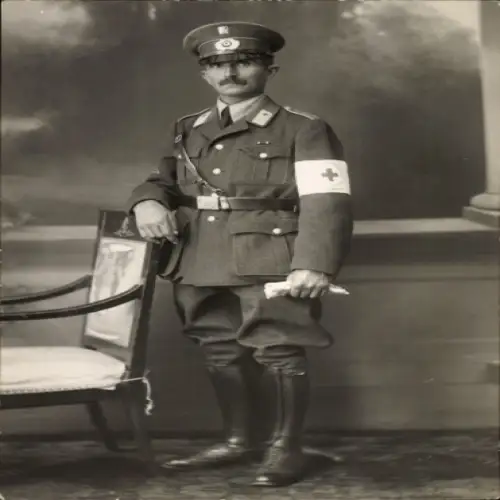 Foto Ak Deutscher Soldat in Uniform, Porträt, Sanitäter
