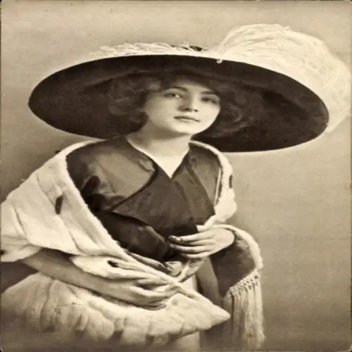 Ak Portrait, Frau mit Federhut, Pelzstola