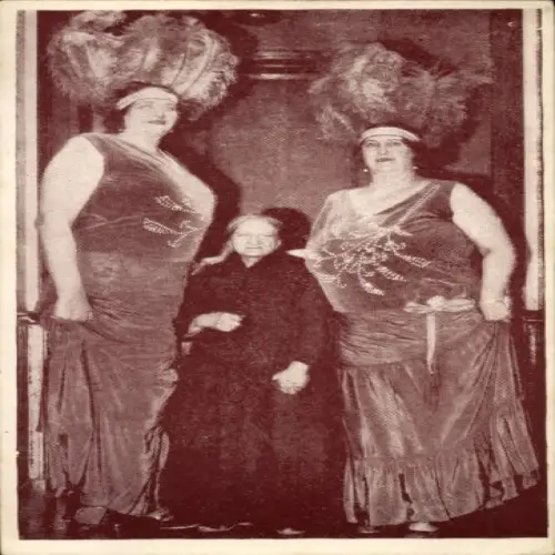 Ak Van Droysen Sisters, Elsa, Hilda, Größte Frauen der Welt, 2.32m, 2.14m
