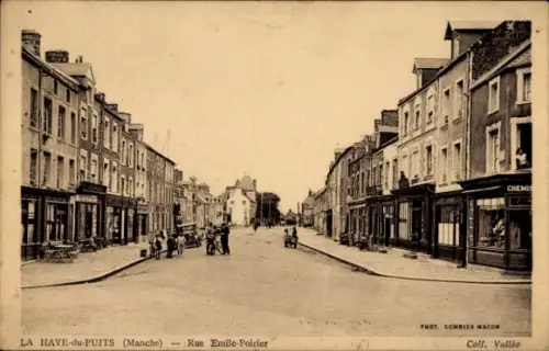 Ak La Haye du Puits Manche, Rue Emile Poirier