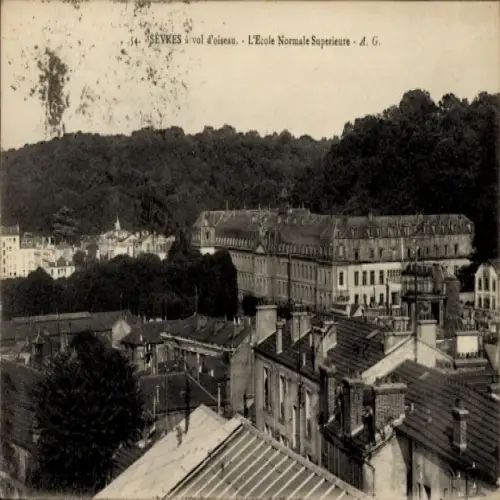 Ak Sèvres Hauts-de-Seine,  L'Ecole Normale Superieure, Blick auf die Stadt