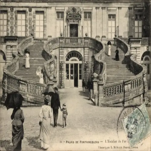 Ak Fontainebleau Seine et Marne, Palais de  Treppenhaus, Frauen in Kleidern, Kinder, Regenschirme