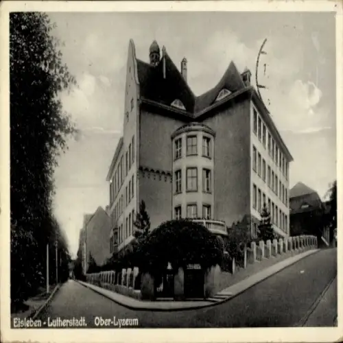 Ak Lutherstadt Eisleben, Ober-Lyzeum, Schulgebäude, Straßensicht,  Architektur