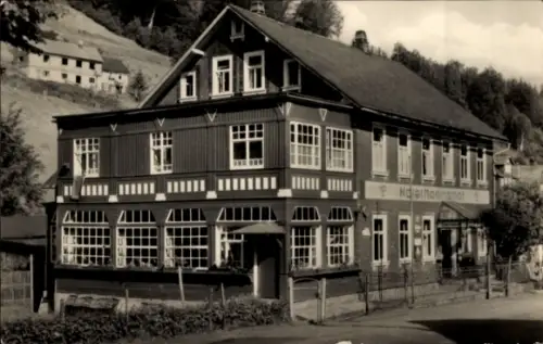 Ak Dietzhausen Suhl im Thüringer Wald, Hotel Monosho, Gasthaus, Holzbau, Landschaft im Hintergrun