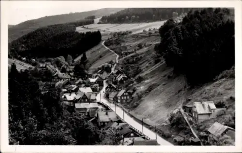Ak Oelze Katzhütte im Schwarzatal, Berglandschaft, Häuseransicht, Straße, Wald, schwarz-weiß