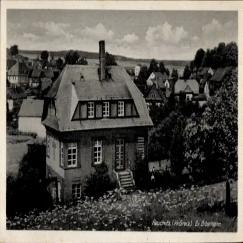 Ak Reudnitz Mohlsdorf in Thüringen, Haus im Vordergrund, Dorfansicht im Hintergrund, ländliche Um