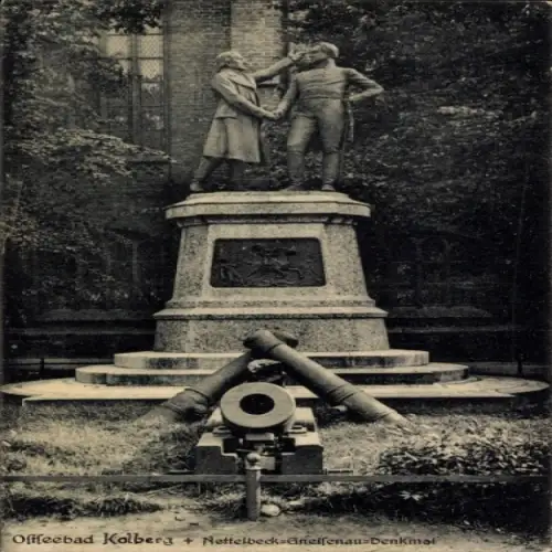 Ak Kołobrzeg Ostseebad Kolberg Pommern, Nettelbeck-Ginelfenau-Denkmal, Offfeebad  Kanonen,  Statu
