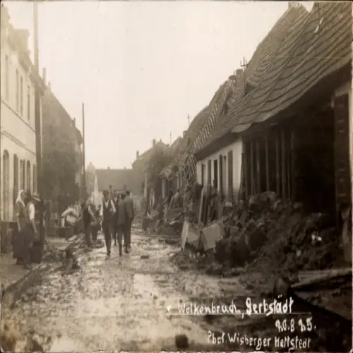 Foto Ak Gerbstedt im Harzvorland, Wolkenbruch, zerstörte Wohnhäuser