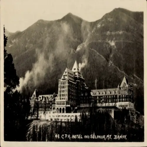 Ak Banff Alberta Kanada, C.P.R. Hotel, Sulphur Mountain, Berge, schwarz-weiß