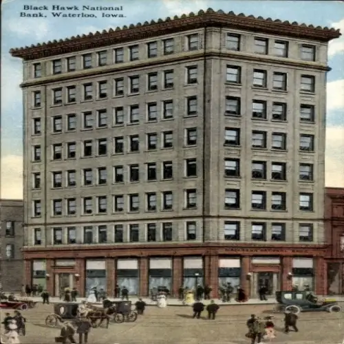 Ak Waterloo Iowa USA, Black Hawk National Bank, Gebäudeansicht, Stadtleben,  