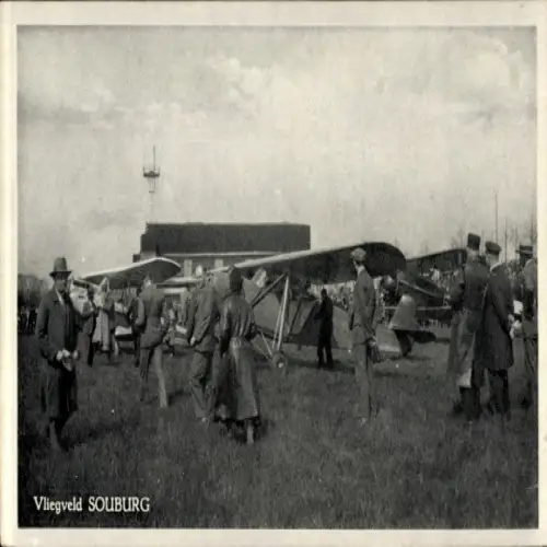 Ak Oost Souburg Zeeland Niederlande, Flughafen SOUBURG, Menschenmenge, Flugzeuge, Wiese