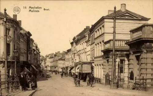 Ak Mechelen Mecheln Malines Flandern Antwerpen, Straße in   Gebäude, Menschen auf der Straße, Sch