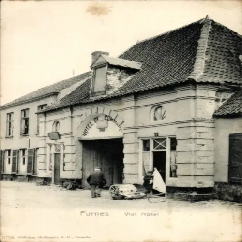 Ak Furnes Veurne Westflandern, Hotel de Comtal, Viel Hôtel, Gebäude mit Eingang, 