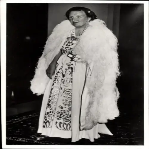 Ak Amsterdam, Juli 1950, H.M. Koningin Juliana op een Gala-avond