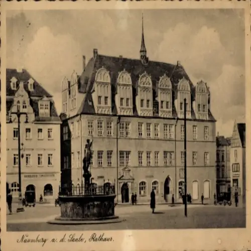 Ak Naumburg an der Saale, Rathaus, Blick auf den Platz, alter Brunnen, viele Fenster