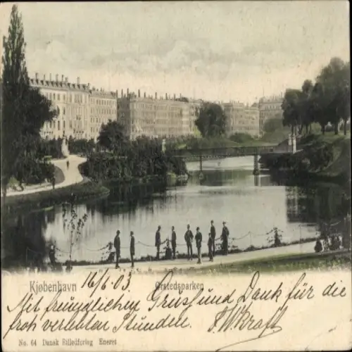 Ak København Kopenhagen Dänemark, Parklandschaft, Wasser, Gebäude, Fußgänger, Brücke