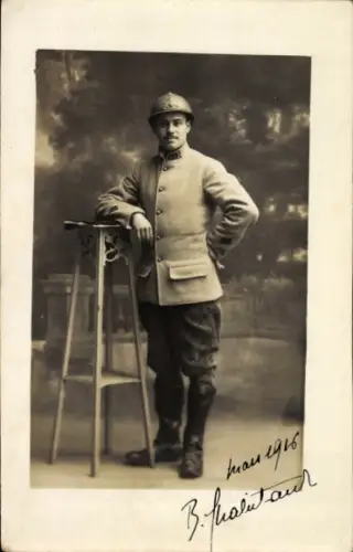 Foto Ak Französischer Soldat in Uniform, Porträt