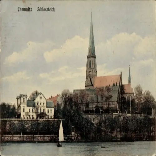 Ak Chemnitz in Sachsen, Schlossteich, Kirche mit Kirchturm, Boot auf dem Wasser