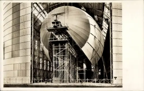 Ak Zeppelin Luftschiff LZ 129 Hindenburg in Bau, Luftschiffhalle