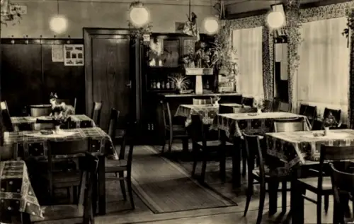 Ak Egelsdorf Königsee in Thüringen, Inneneinrichtung eines Gasthauses, Tische mit Tischdecken, Pf