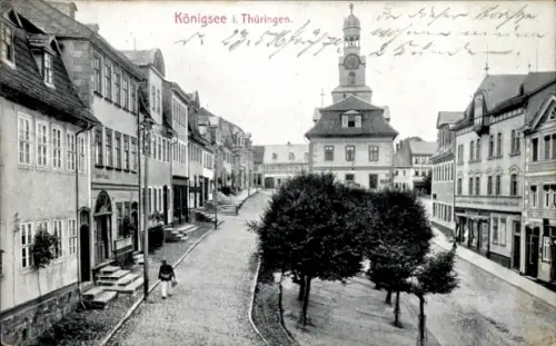 Ak Königsee in Thüringen, Stadtansicht mit Marktplatz, Gebäude, Kirchturm, Bäume