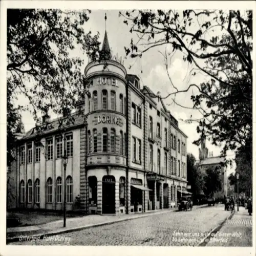Ak Bitterfeld in Sachsen Anhalt, Hotel Doring,  Architektur, Bäume, Straßenszene