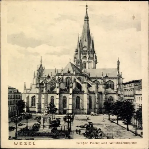 Ak Wesel am Niederrhein, Vorderansicht der Willibrordikirche, Großer Markt, städtische Szenerie