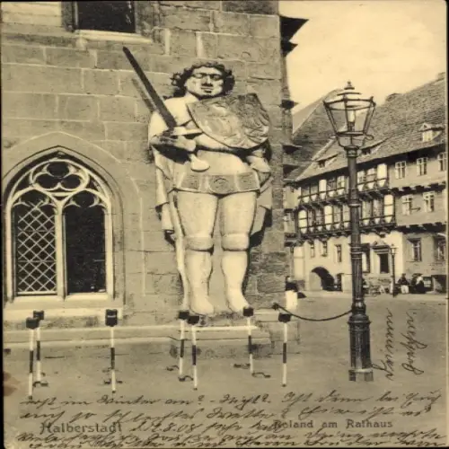 Ak Halberstadt am Harz, Rathaus  Statue, Laterne, alte Gebäude