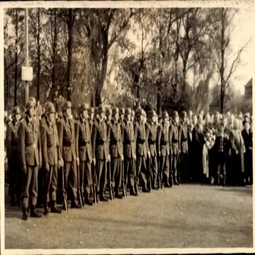 Foto Ak Hamburg Wandsbek Rahlstedt, Bundesgrenzschutz bei der Einweihung des Mahnmals, 1950er