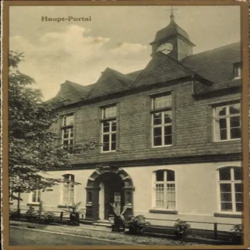 Ak Wittlich in der Eifel, Haupt-Portal,  Architektur, Uhr, Fenster, Pflanzen
