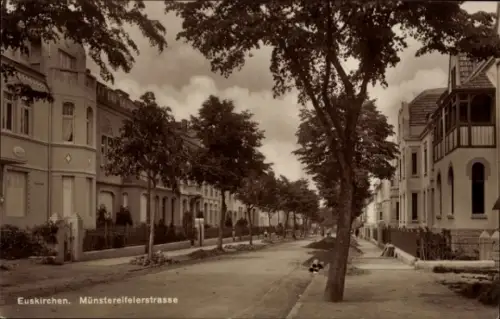 Ak Euskirchen Nordrhein Westfalen,  Münstereifelerstrasse, Stadtansicht, Bäume,  Architektur
