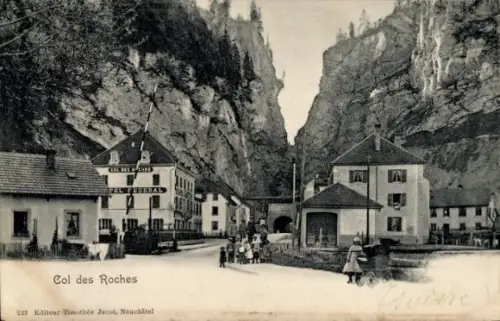 Ak Neuchâtel Neuenburg Stadt, Col des Roches, Gebäude, Straßenansicht, Menschen, Neuchâtel