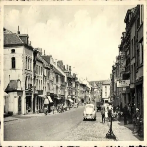 Ak Bastogne Wallonien Luxemburg, Straße mit Häusern, Hotel, Restaurants, Autos, Menschen