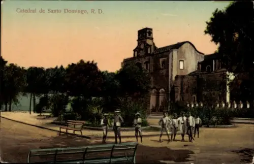 Ak Santo Domingo Dominikanische Republik, Catedral de  Menschen, Park, Bänke